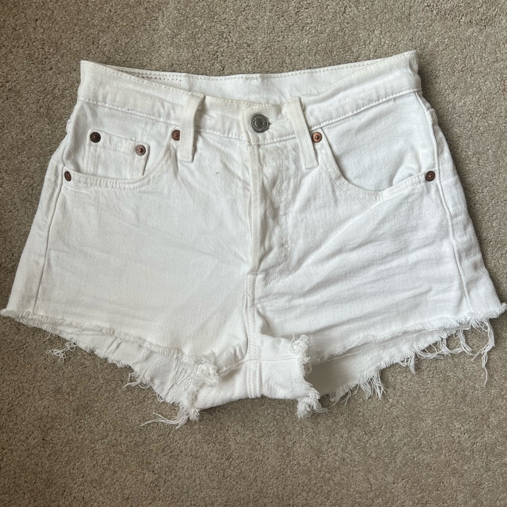 LEVI 501 white jean shorts size 23